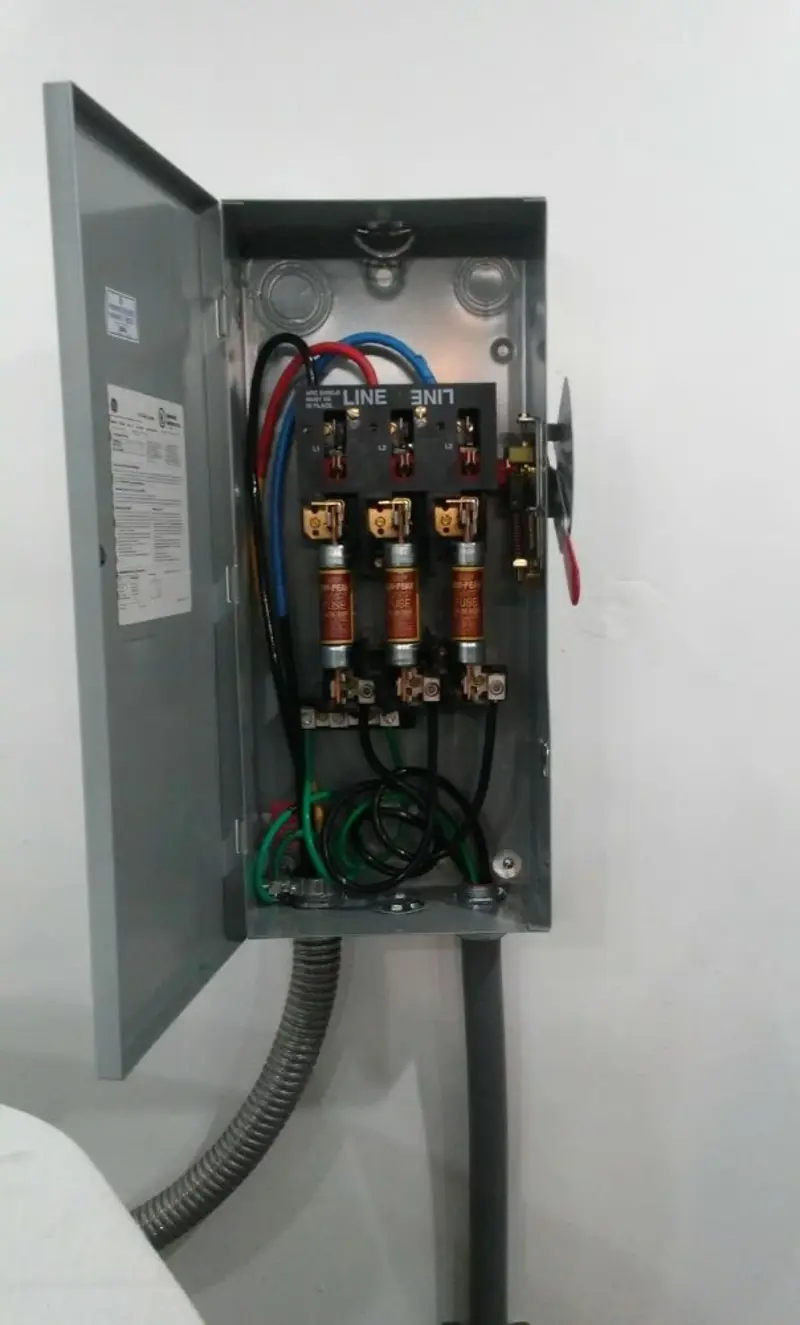 Three-phase disconnect switch installed for Smoke Detector Installation in Lincolnshire